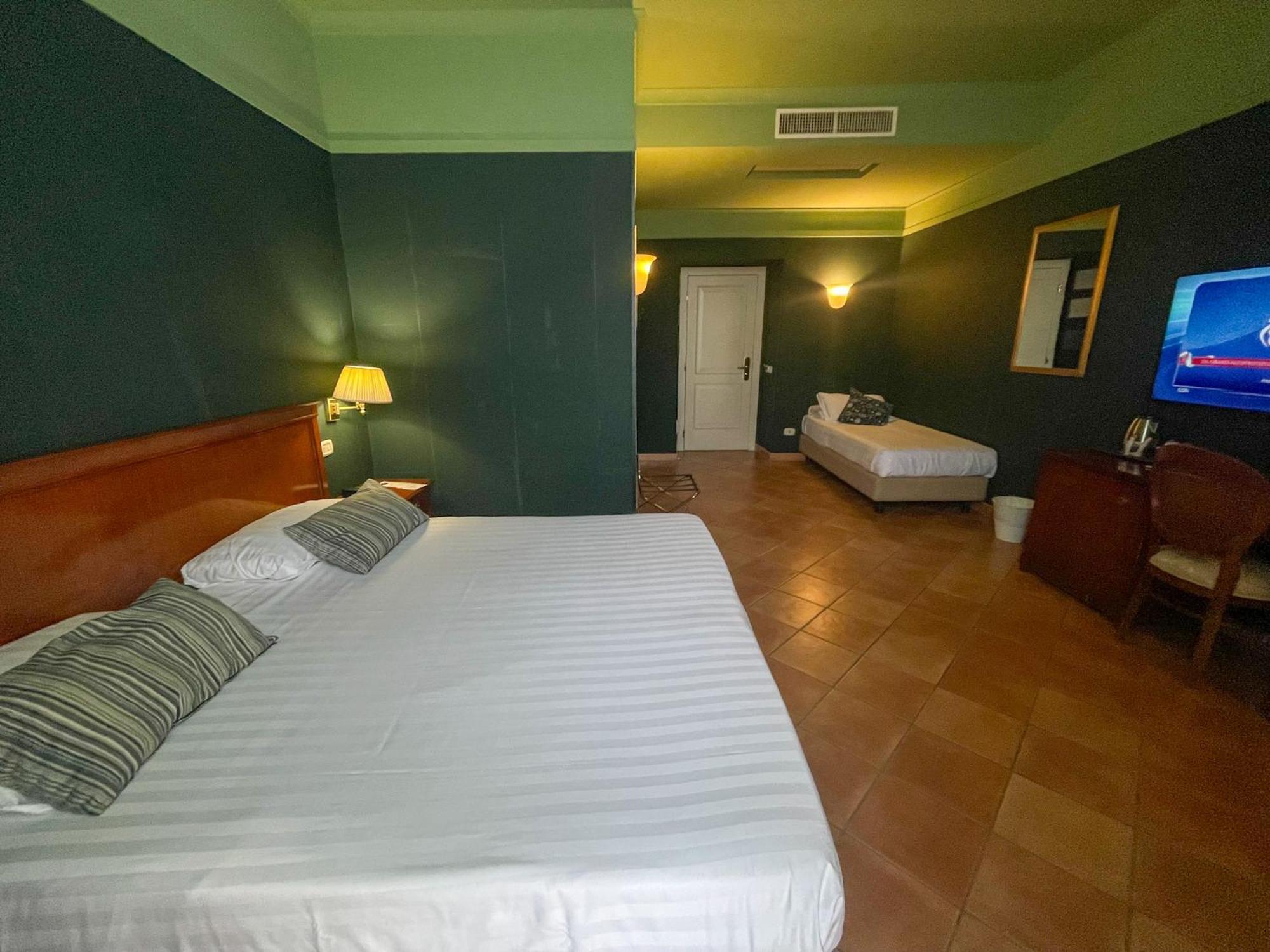 Hotel Nuvo Наполи Екстериор снимка