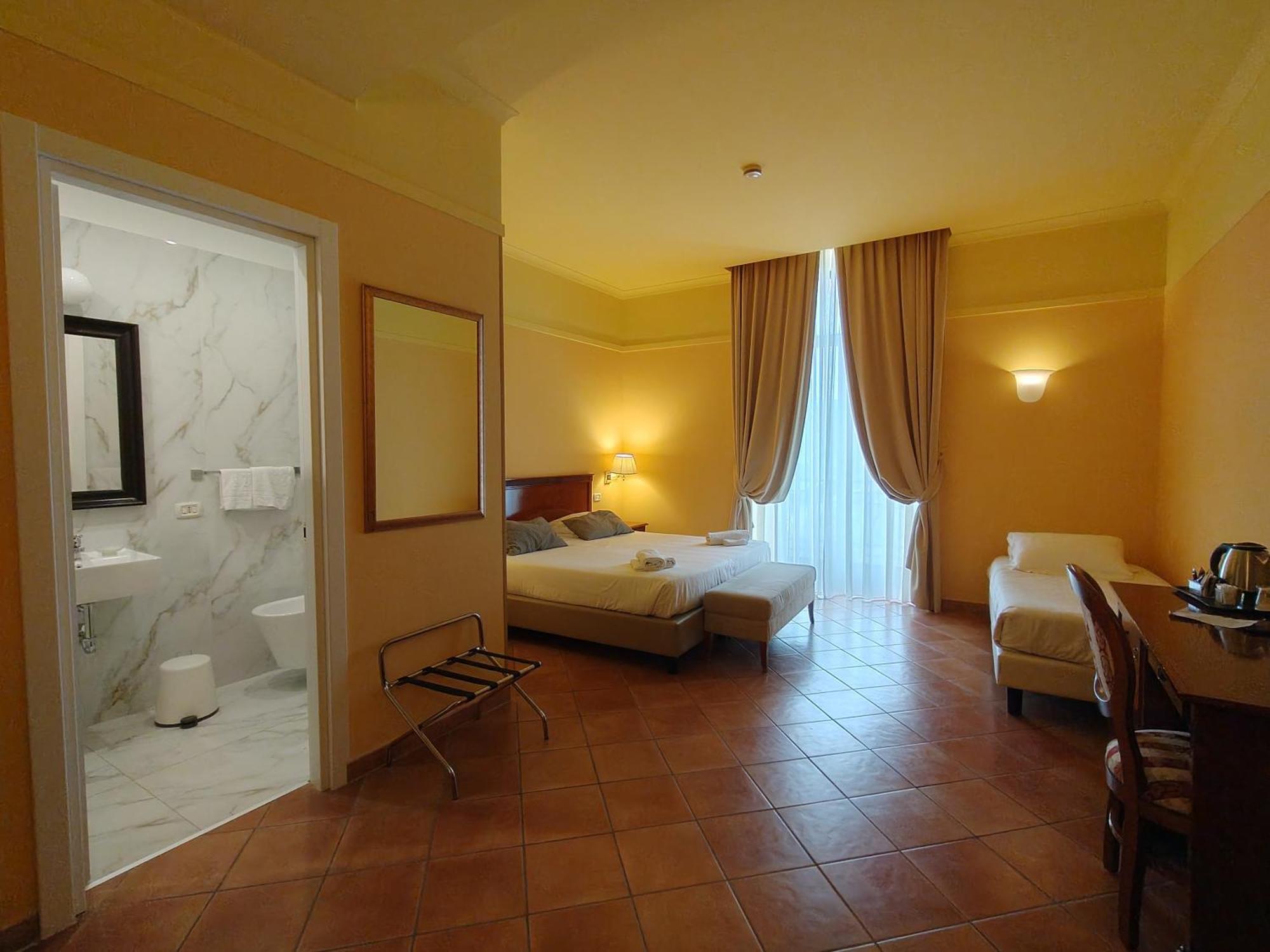 Hotel Nuvo Наполи Екстериор снимка